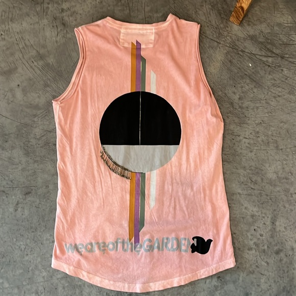 Salmon color tank 
Size xs - Picture 4 of 6